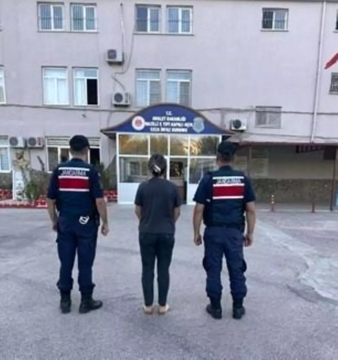 22-yil-mahpusla-aranan-sahis-nazillide-yakalandi-4eKr8fad.jpg