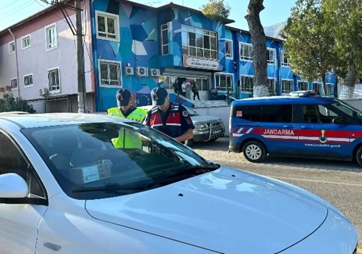 ogrencilerin-guvenligi-icin-jandarma-tedbirleri-5tUJGNGF.jpg